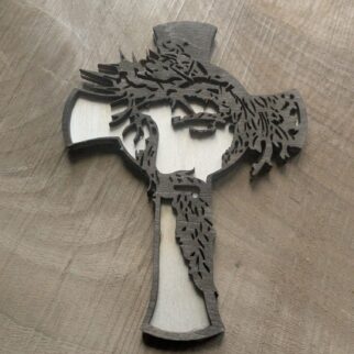 Drewniany krzyż z Jezusem - C